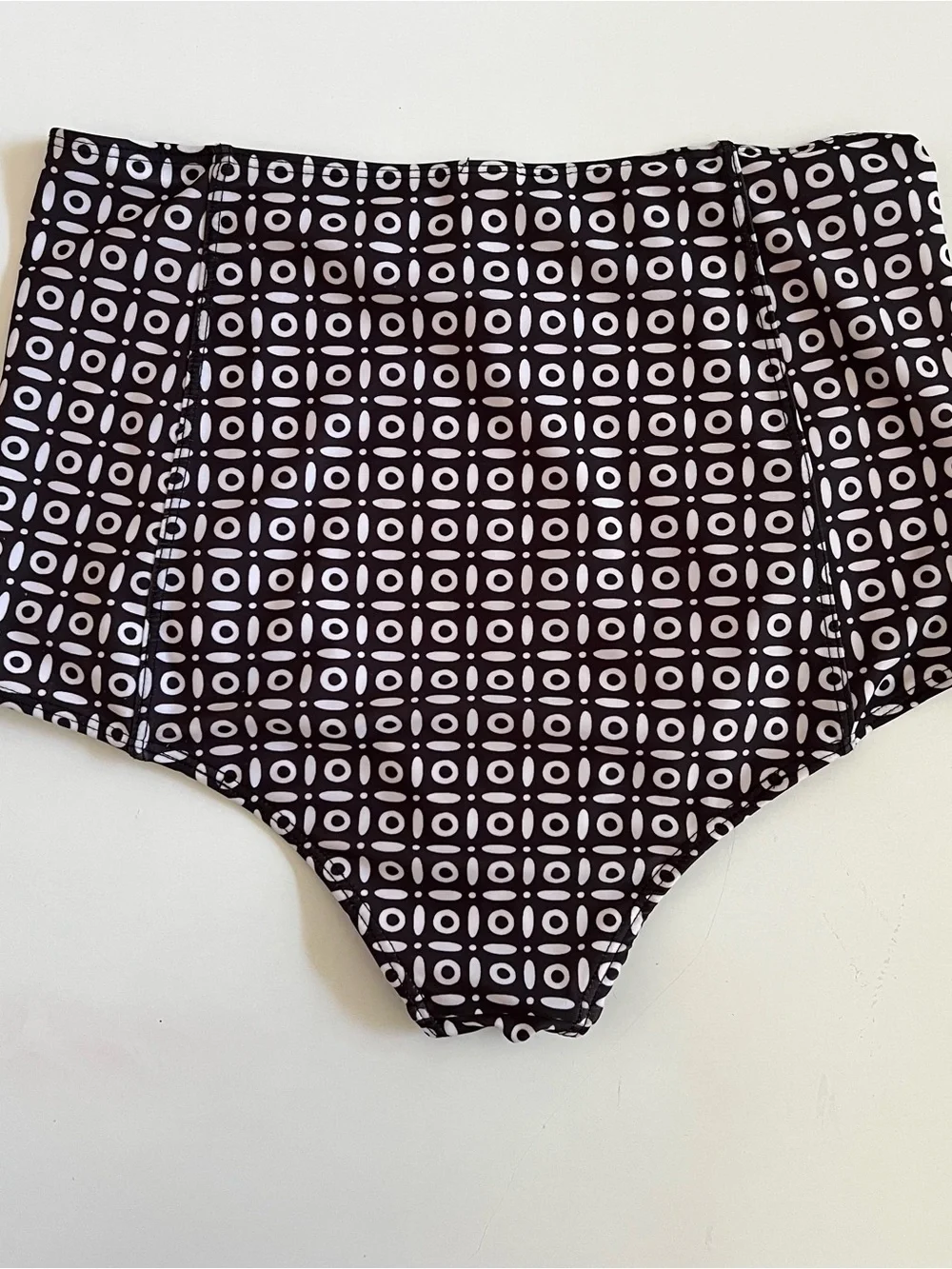 Kortni Jeane High-Waisted Geometric Print Bikini Bottoms Brown White M EUC